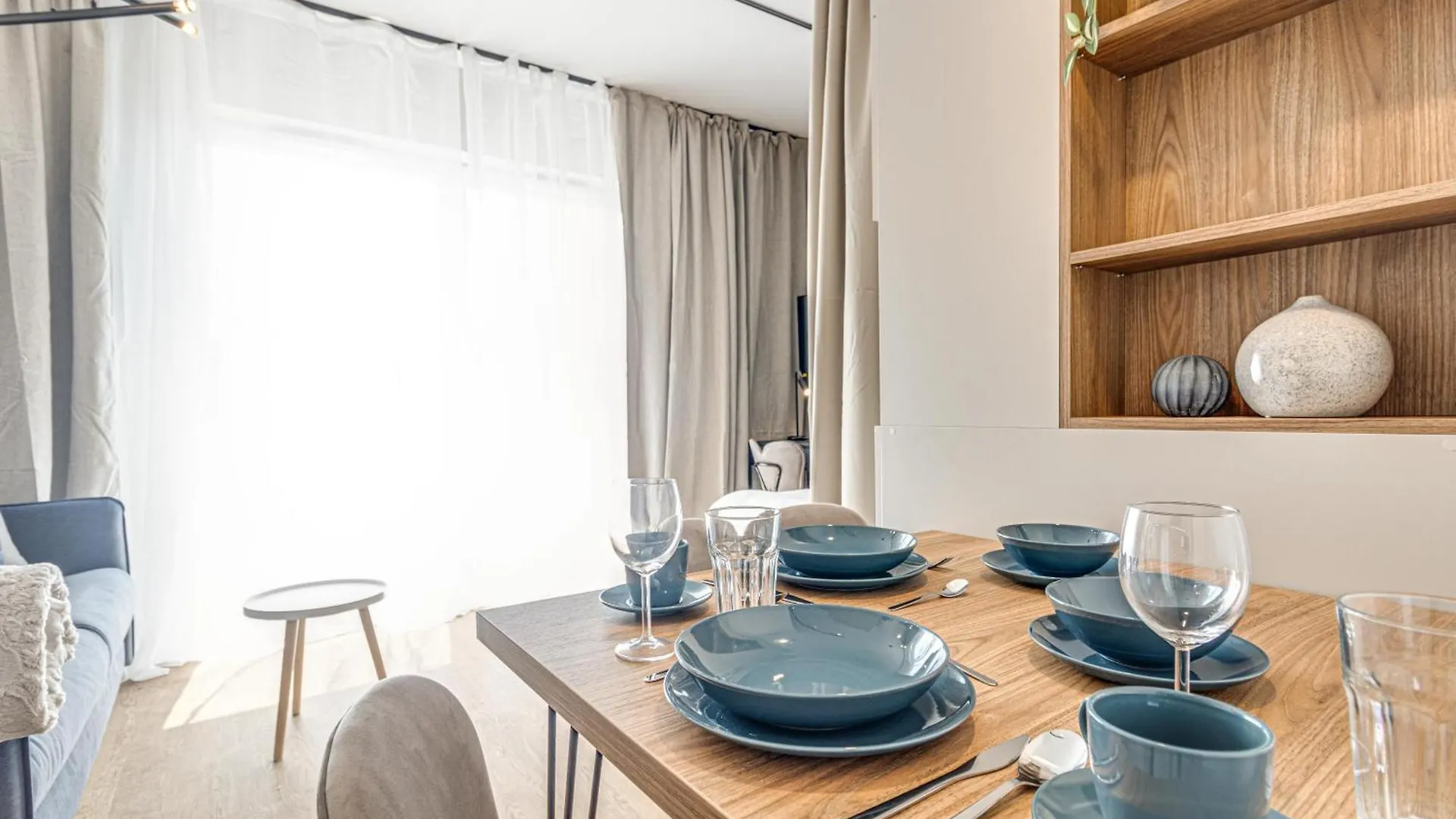 Rentplanet - Apartamenty Dmowskiego Βρότσλαβ 0*,